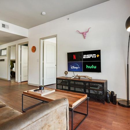 Stylish 4Br With Smart Tv And Free Garage Parking Apartman Austin Kültér fotó
