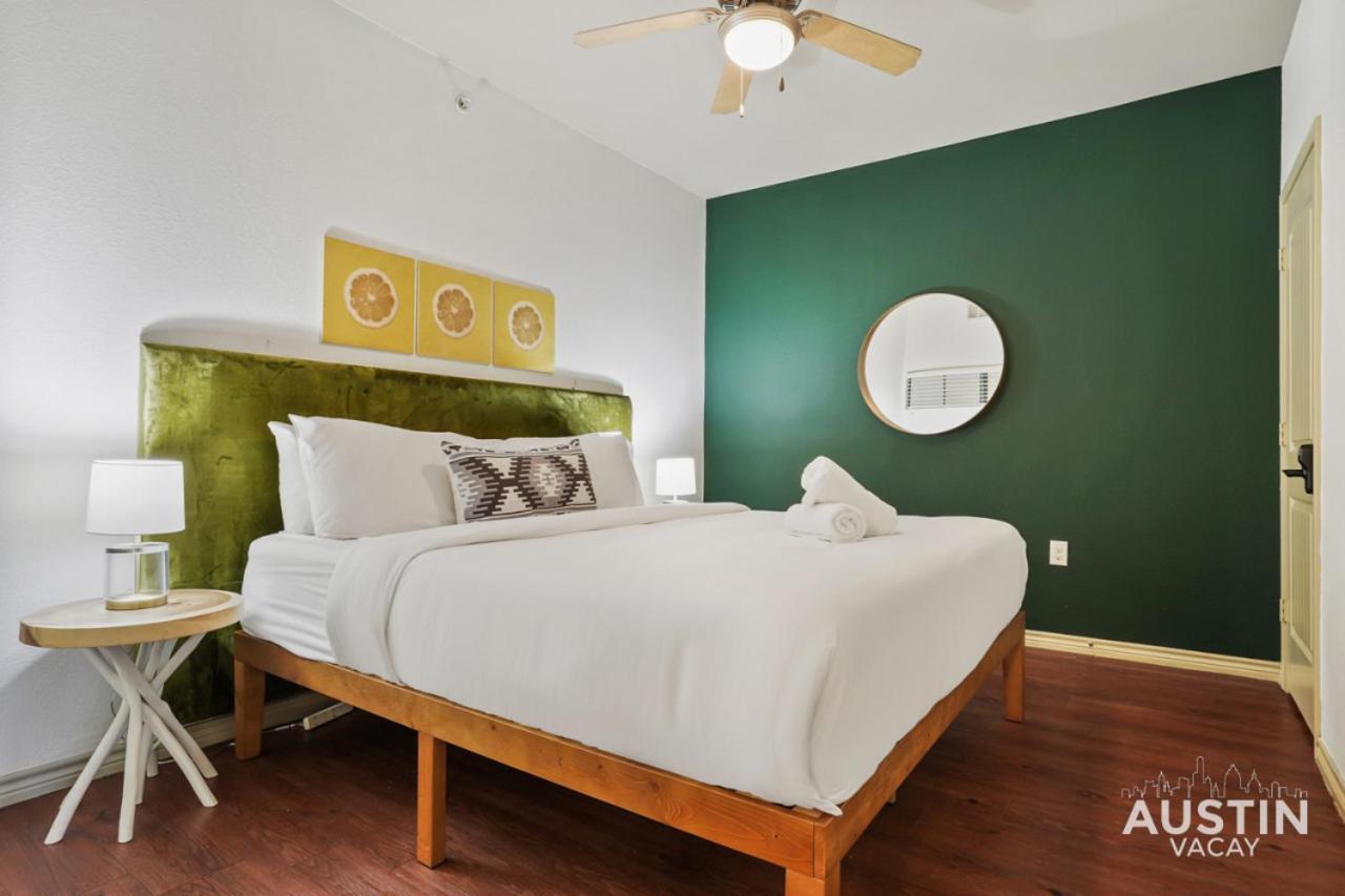 Stylish 4Br With Smart Tv And Free Garage Parking Apartman Austin Kültér fotó