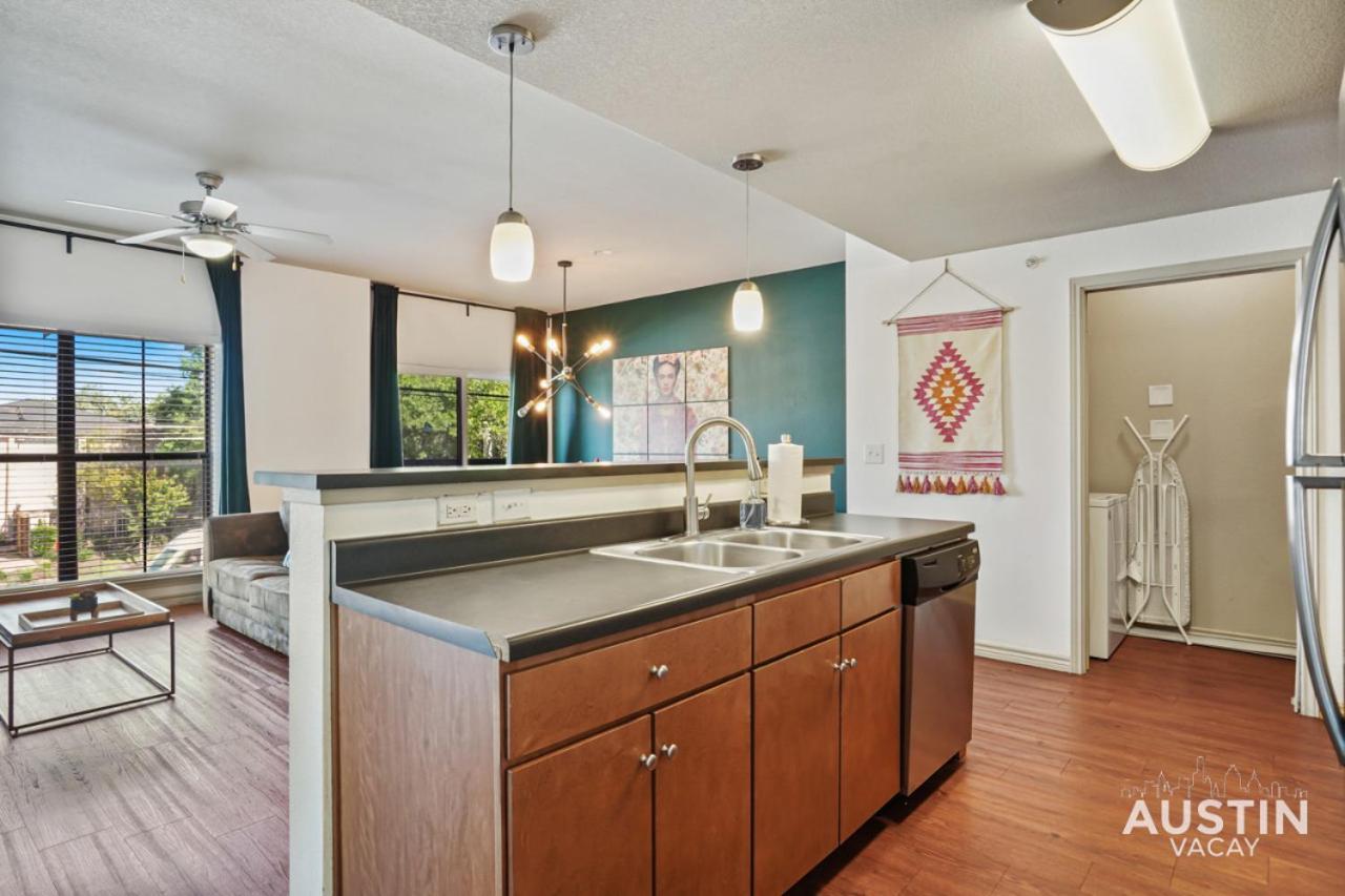 Stylish 4Br With Smart Tv And Free Garage Parking Apartman Austin Kültér fotó