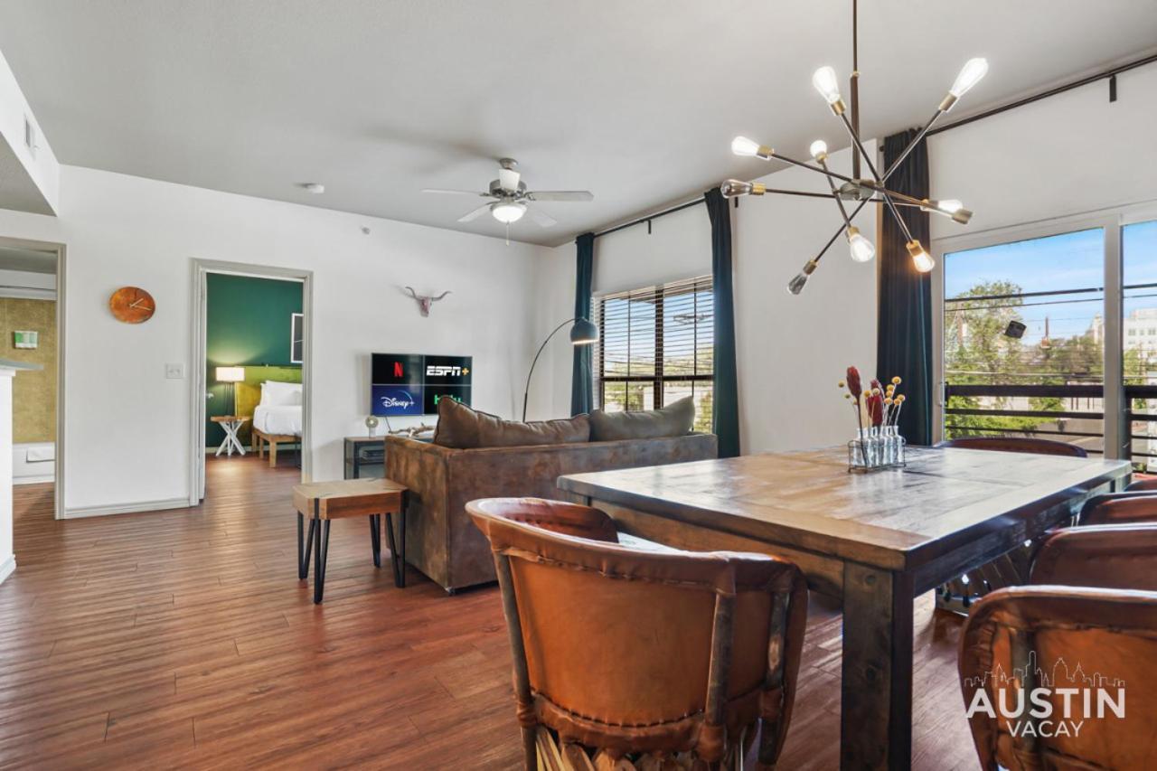 Stylish 4Br With Smart Tv And Free Garage Parking Apartman Austin Kültér fotó