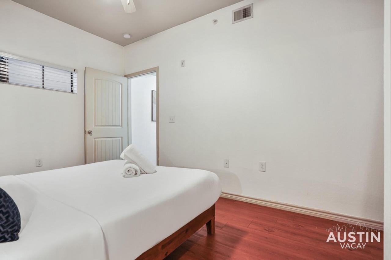 Stylish 4Br With Smart Tv And Free Garage Parking Apartman Austin Kültér fotó
